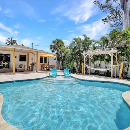 The Beach House! - 1 Mile To Vanderbilt Beach! Southern Exposure, Pool